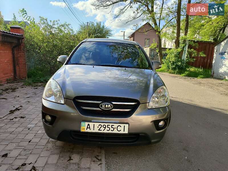 Мінівен Kia Carens 2010 в Києві