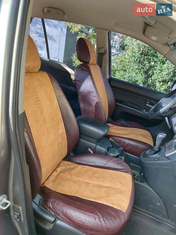 Мінівен Kia Carens 2010 в Києві