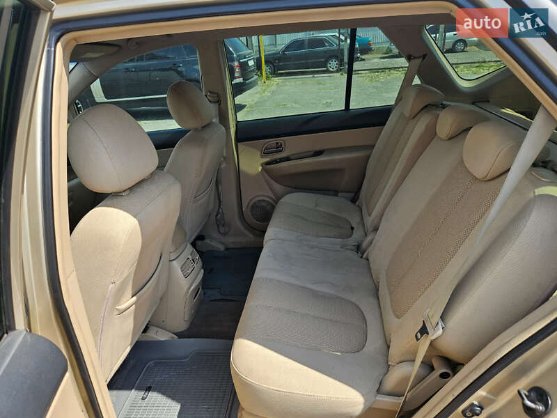 Минивэн Kia Carens 2007 в Корсуне-Шевченковском