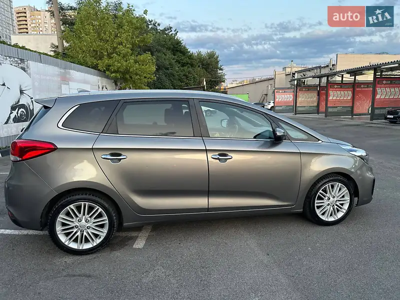 Kia Carens