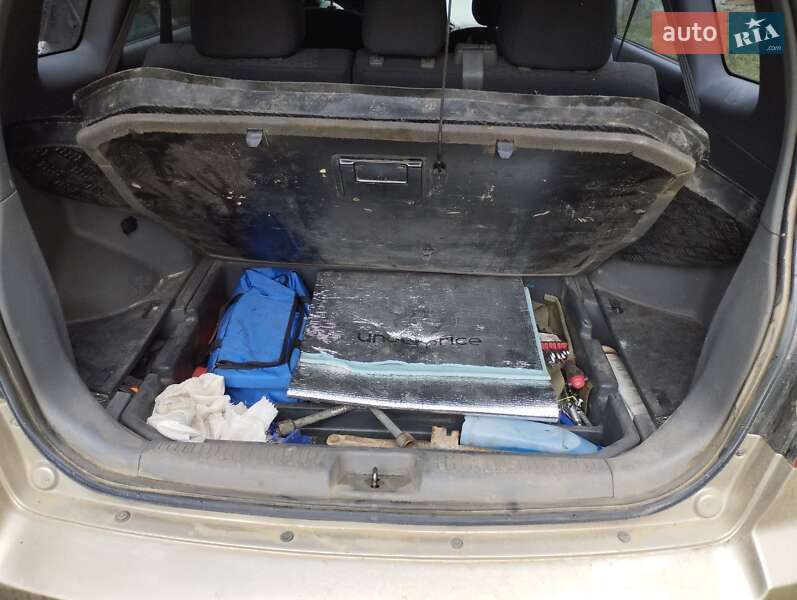 Минивэн Kia Carens 2004 в Новой Ушице