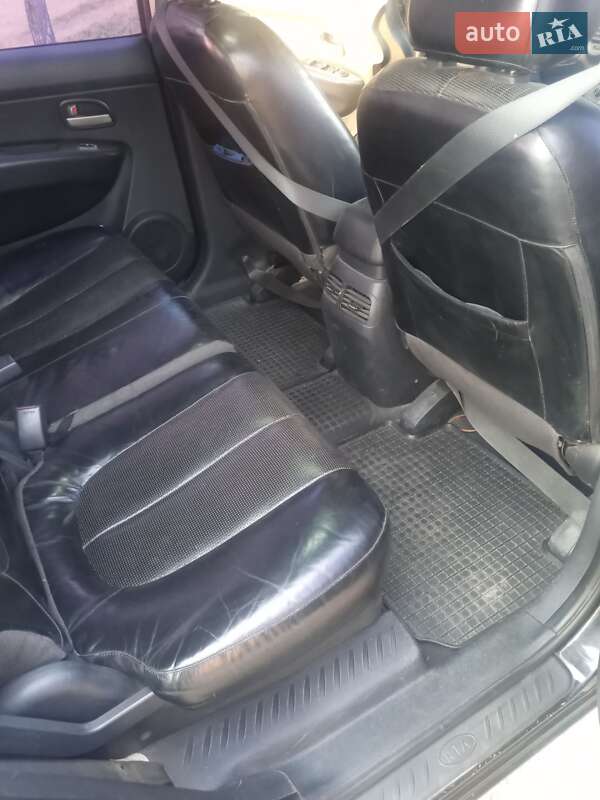 Минивэн Kia Carens 2008 в Ромнах