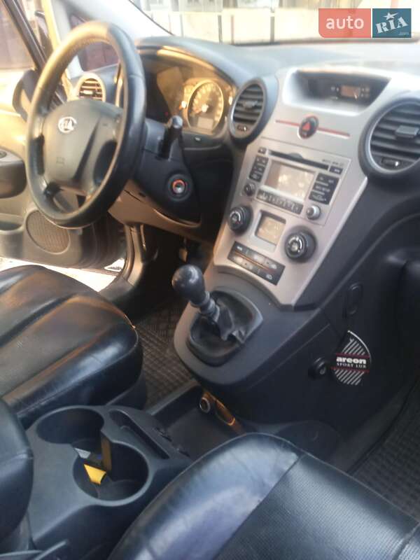 Минивэн Kia Carens 2008 в Ромнах