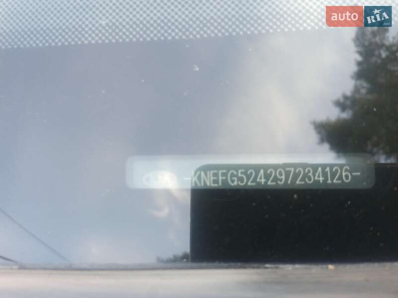 Минивэн Kia Carens 2008 в Ромнах