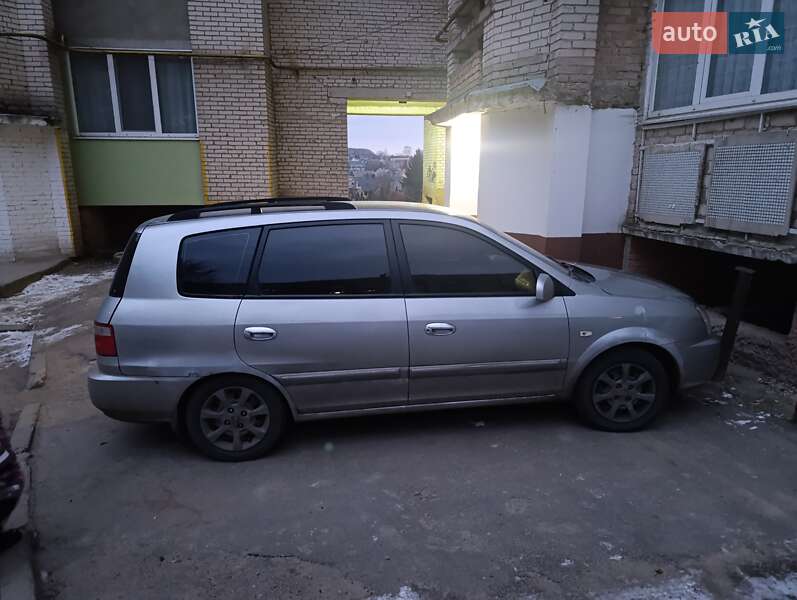 Минивэн Kia Carens 2004 в Нововолынске