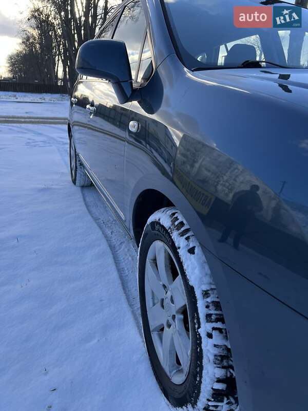 Мінівен Kia Carens 2009 в Стрию