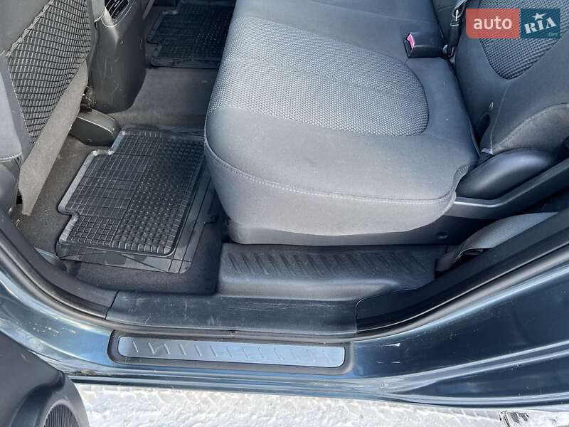 Мінівен Kia Carens 2009 в Стрию