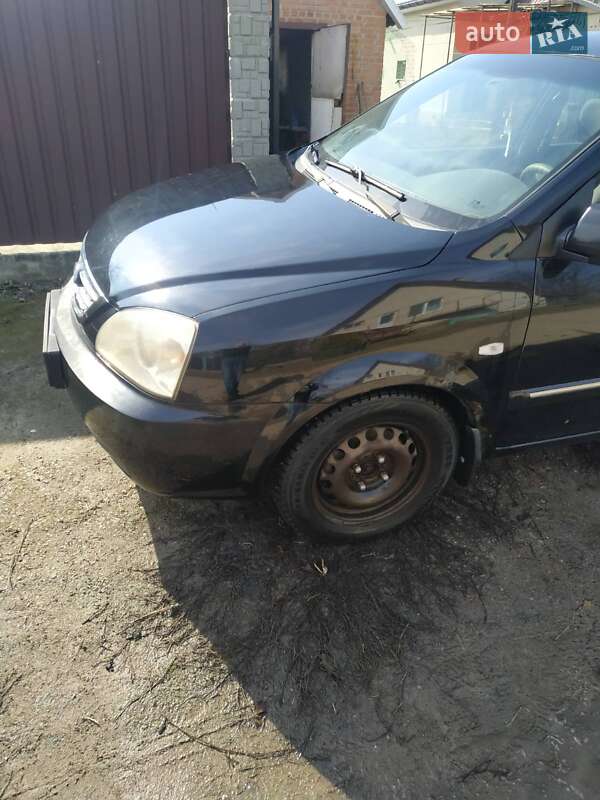 Мінівен Kia Carens 2004 в Полтаві