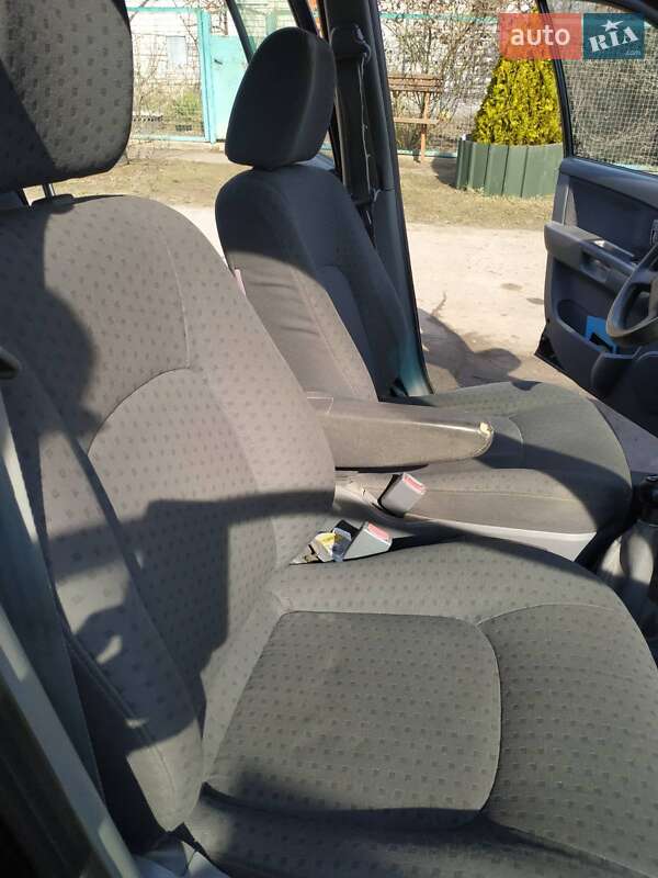 Мінівен Kia Carens 2004 в Полтаві