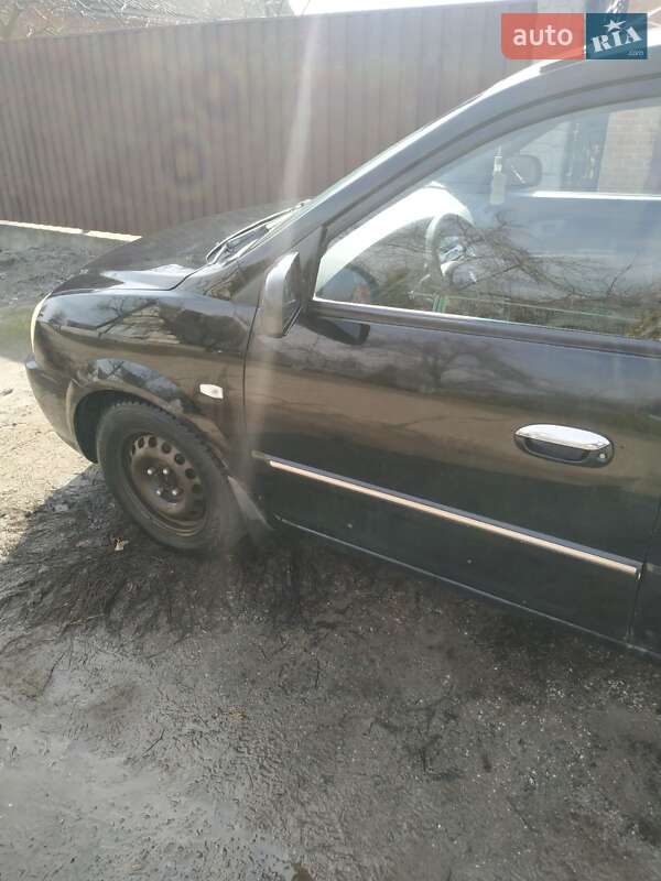 Мінівен Kia Carens 2004 в Полтаві