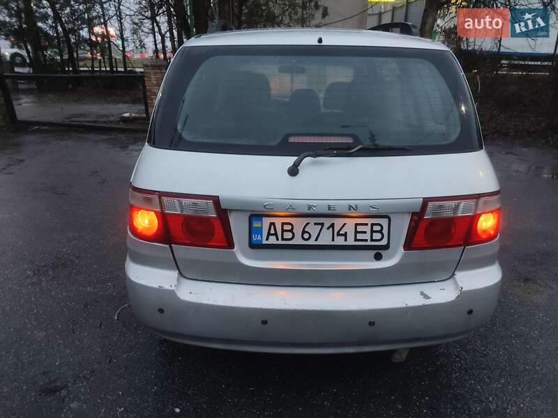 Мінівен Kia Carens 2004 в Києві