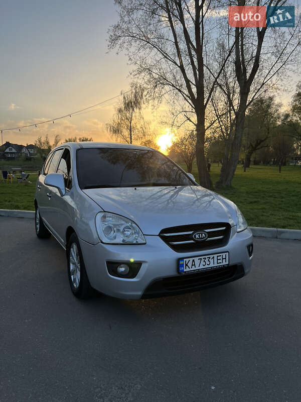 Минивэн Kia Carens 2010 в 