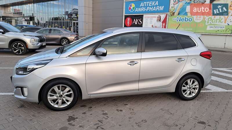 Микровэн Kia Carens 2015 в 