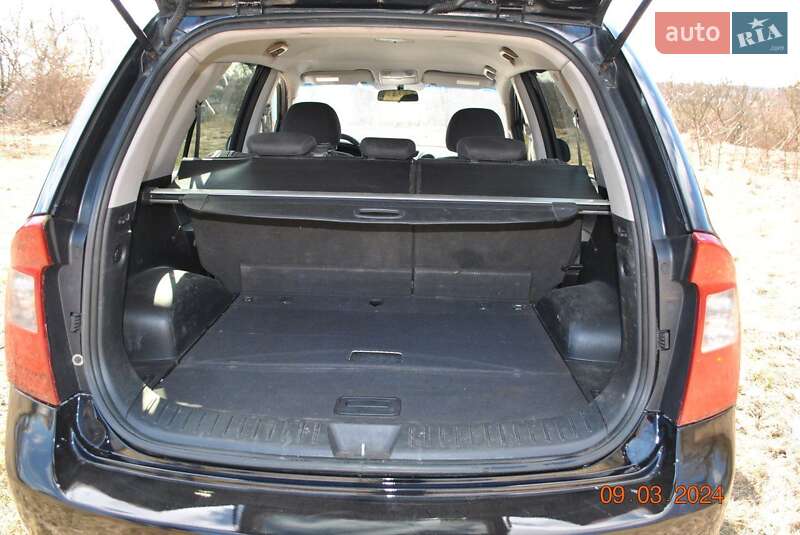 Минивэн Kia Carens 2008 в Киеве