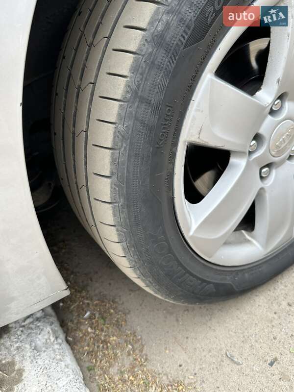 Мінівен Kia Carens 2006 в Полтаві