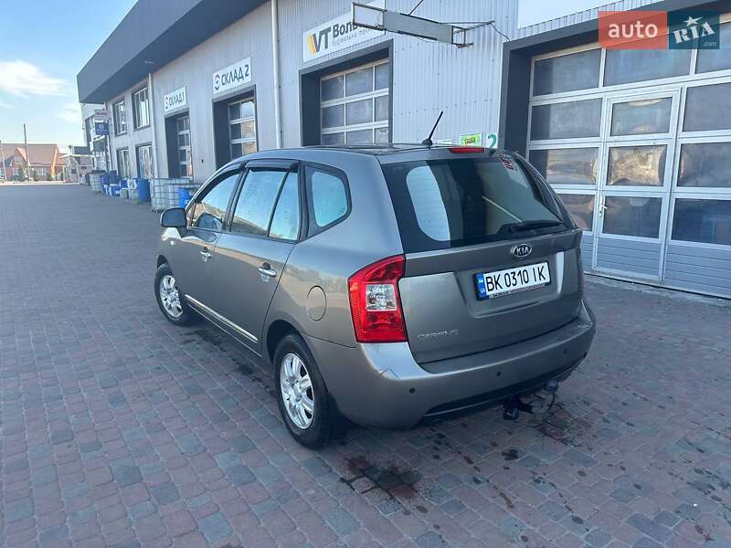Мінівен Kia Carens 2008 в Сарнах