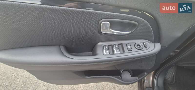 Микровэн Kia Carens 2015 в Киеве