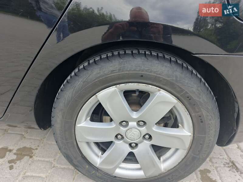 Минивэн Kia Carens 2007 в Борщеве