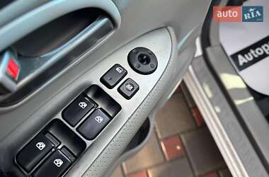 Минивэн Kia Carens 2008 в 