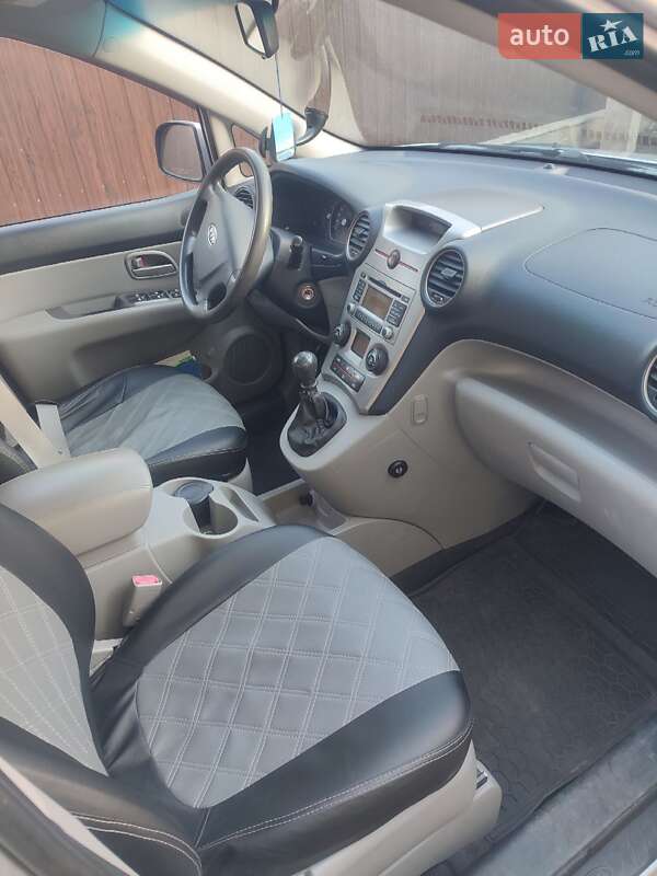 Минивэн Kia Carens 2008 в Ивано-Франково