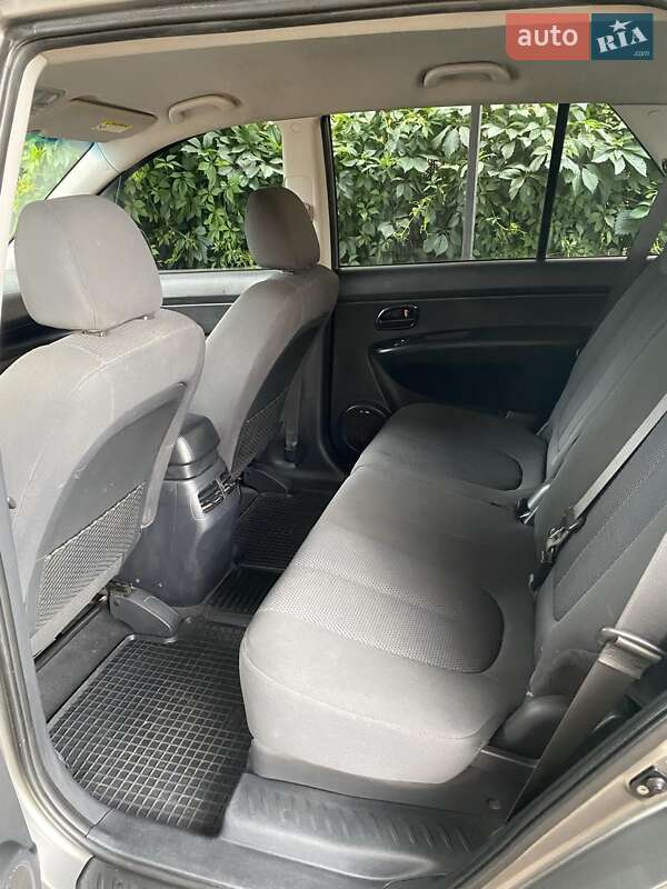 Микровэн Kia Carens 2010 в Кривом Роге