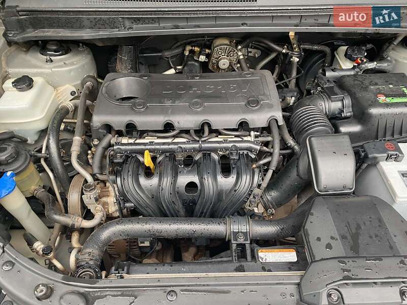Микровэн Kia Carens 2010 в Кривом Роге