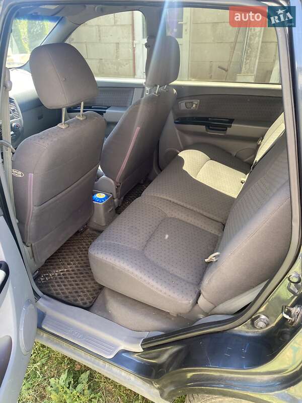 Минивэн Kia Carens 2004 в Львове