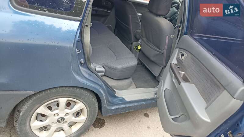 Минивэн Kia Carens 2003 в Львове