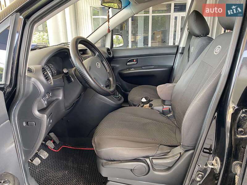 Минивэн Kia Carens 2007 в Николаеве