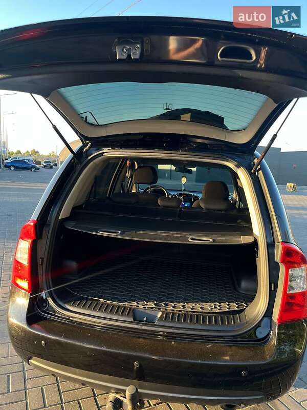 Мінівен Kia Carens 2006 в Дніпрі