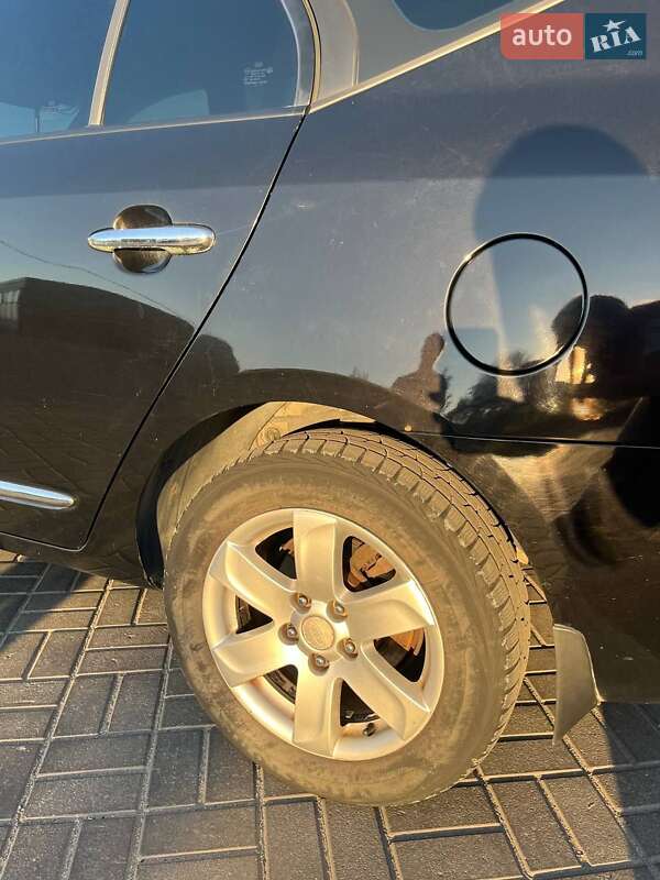 Мінівен Kia Carens 2006 в Дніпрі