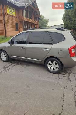 Минивэн Kia Carens 2008 в Дубно