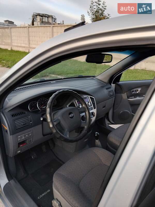 Мінівен Kia Carens 2006 в Рівному