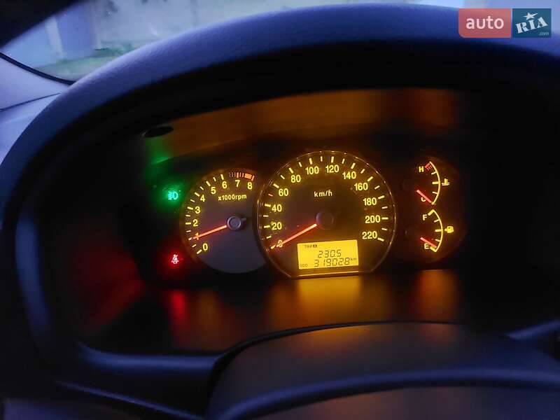 Минивэн Kia Carens 2007 в Житомире