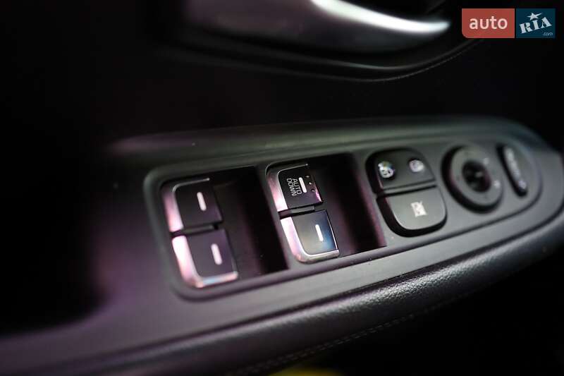 Микровэн Kia Carens 2017 в Киеве фото 21 Микровэн Kia Carens 2017 в Киеве