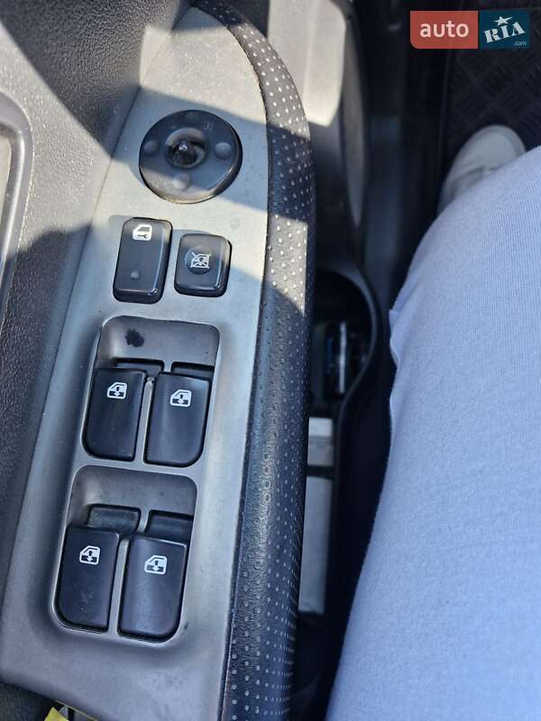 Минивэн Kia Carens 2008 в Виннице