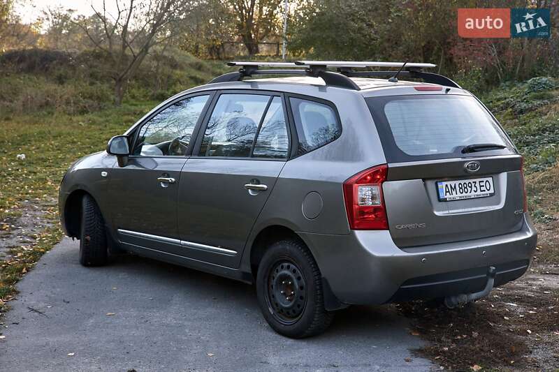 Минивэн Kia Carens 2009 в Звягеле фото 2 Минивэн Kia Carens 2009 в Звягеле
