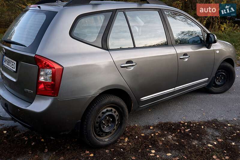 Минивэн Kia Carens 2009 в Звягеле фото 11 Минивэн Kia Carens 2009 в Звягеле