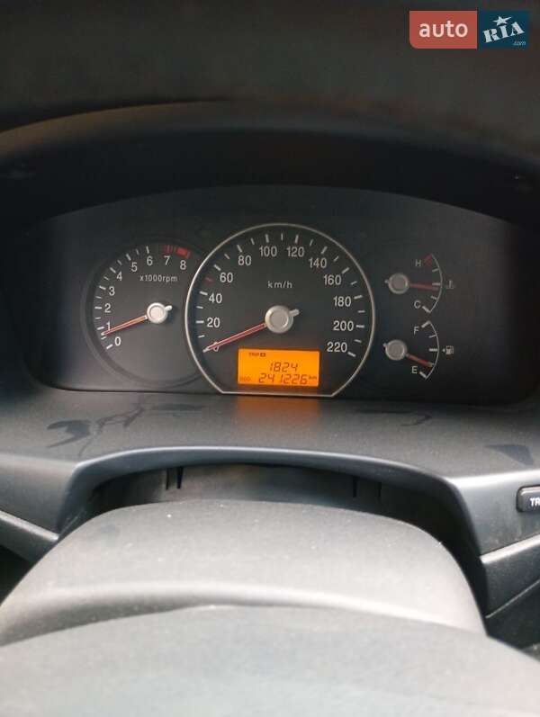 Минивэн Kia Carens 2008 в Полтаве