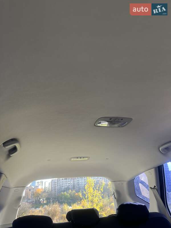 Мінівен Kia Carens 2008 в Рівному