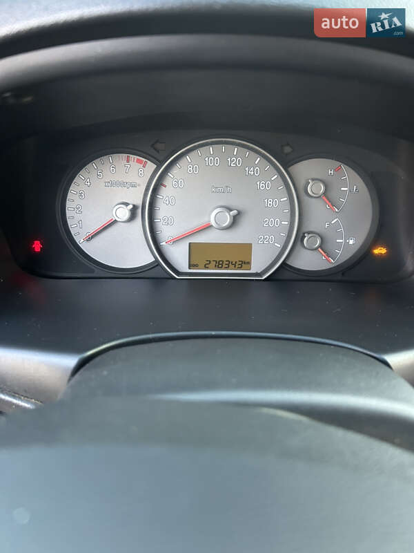 Минивэн Kia Carens 2007 в Новой Одессе