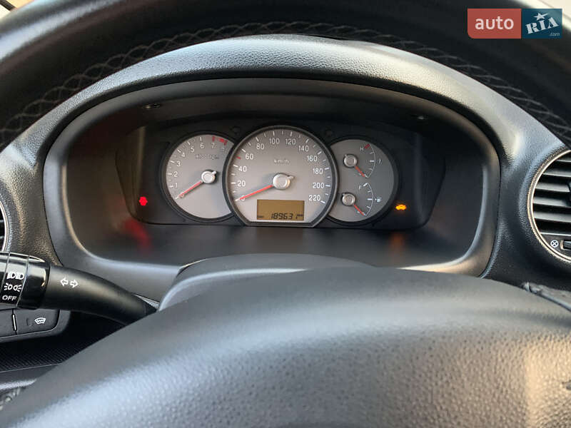 Мінівен Kia Carens 2006 в Львові