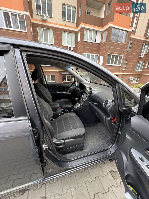 Минивэн Kia Carens 2008 в Киеве