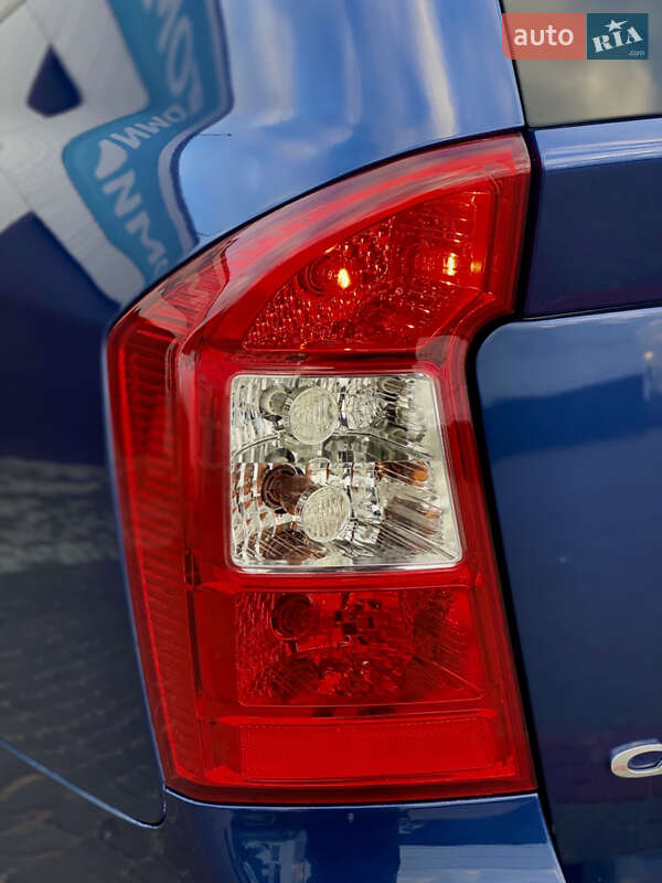 Минивэн Kia Carens 2008 в Житомире