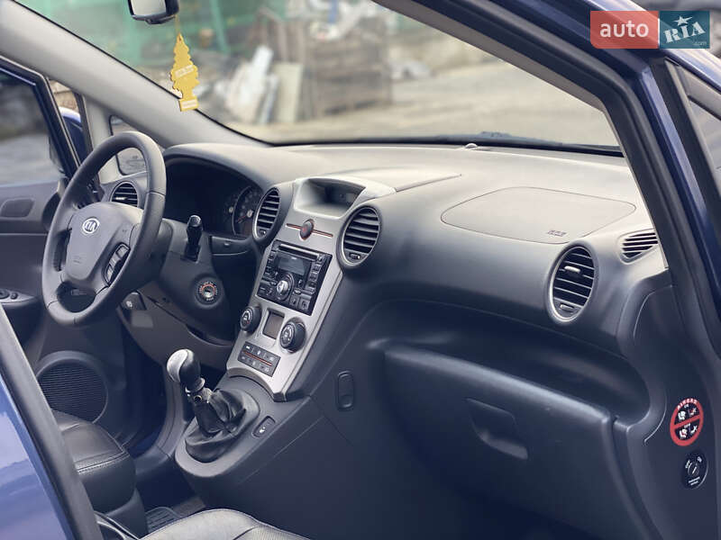 Минивэн Kia Carens 2008 в Житомире