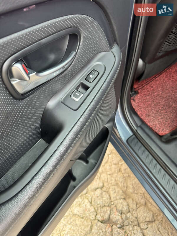 Микровэн Kia Carens 2013 в Фонтанке