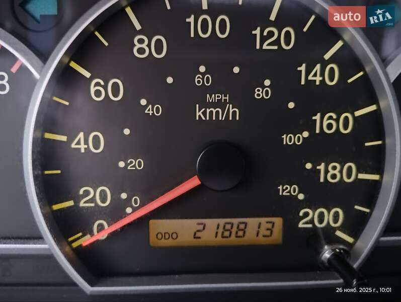 Минивэн Kia Carens 2006 в Киеве