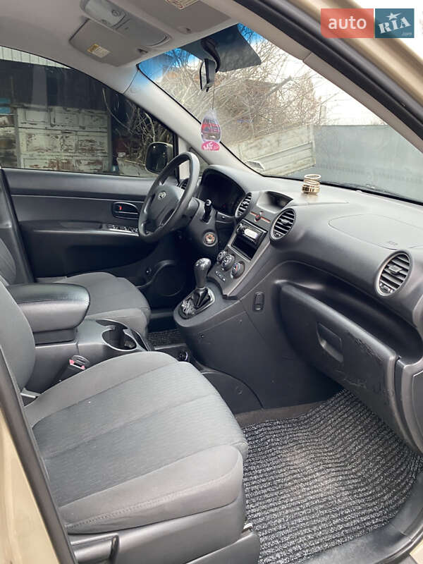 Минивэн Kia Carens 2008 в Староконстантинове