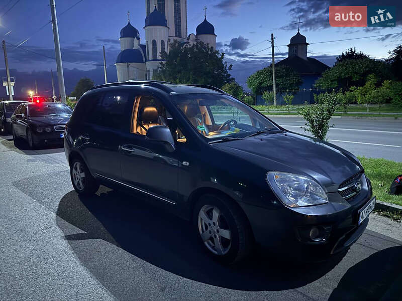 Мінівен Kia Carens 2006 в Чернівцях