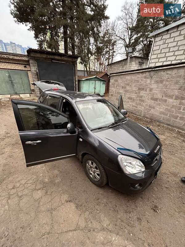 Мінівен Kia Carens 2008 в Києві